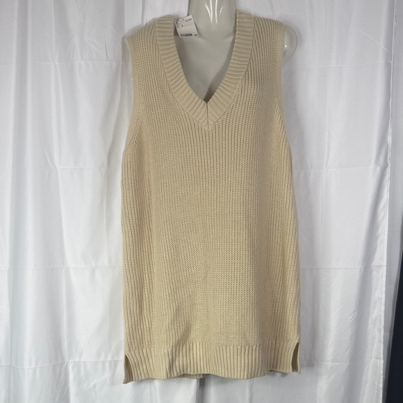 H&M Cream V-Neck Sweater Vest - Picture 1 of 8